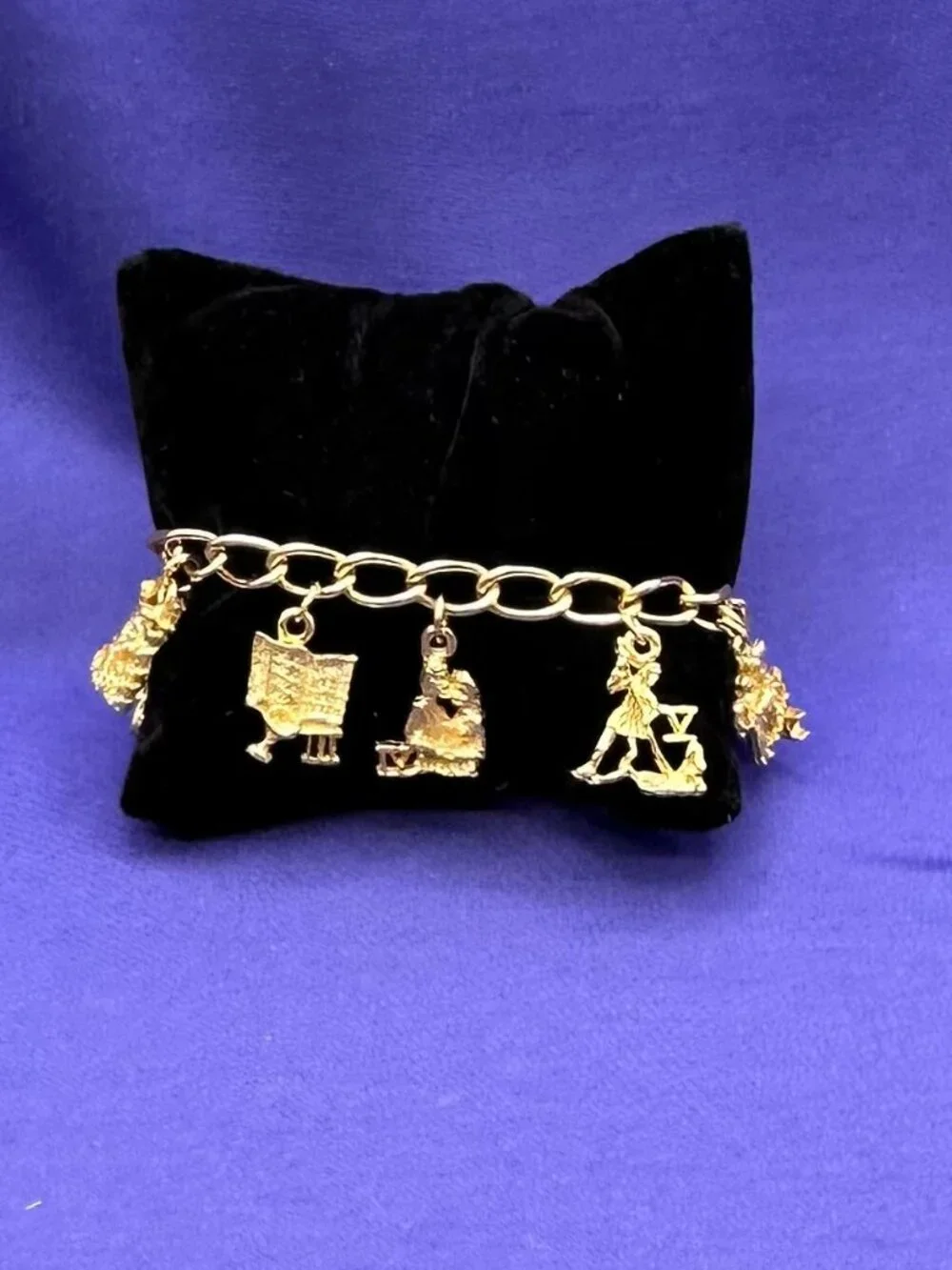 VTG Ultra Craft Gold-Plated Ten Commandment Figure Charm Bracelet